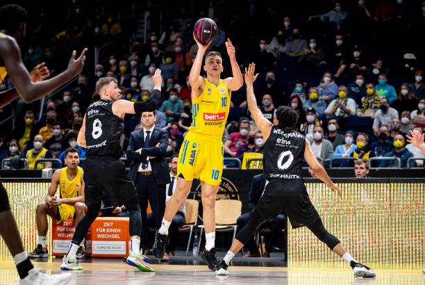 很多年轻教 很多年轻教